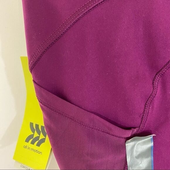 All in Motion Contour Curvy High Rise Capri - Picture 6 of 6